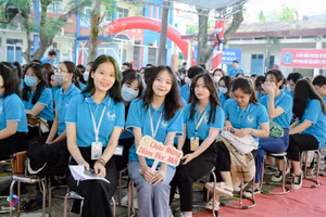 Các tân sinh viên Trường Cao đẳng Công nghệ Y - Dược Việt Nam