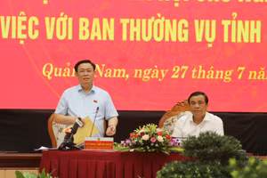 Chủ tịch Quốc hội Vương Đình Huệ phát biểu tại buổi làm việc với tỉnh ủy Quảng Nam. 
