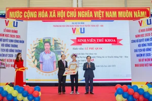 Trường VKU trao học bổng cho sinh viên. Ảnh tư liệu. 