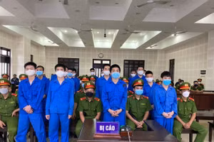 Các bị cáo tại phiên tòa. 