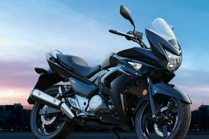 Suzuki bất ngờ ra mắt xe côn tay GW250F