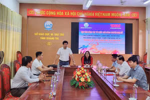 Ông Nguyễn Văn Dũng, Trưởng Văn phòng đại diện Báo GD&TĐ khu vực Miền Trung - Tây Nguyên, Trưởng Ban tổ chức giải làm việc với lãnh đạo Sở GD&ĐT Quảng Trị, đơn vị đồng tổ chức giải.