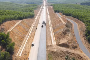 Cao tốc Cam Lộ - La Sơn là công trình có ý nghĩa đặc biệt quan trọng trong chiến lược phát triển cao tốc Bắc - Nam.