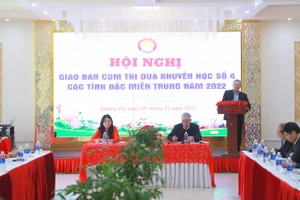 Hội khuyến học 5 tỉnh Bắc miền Trung giao ban thi đua khuyến học.