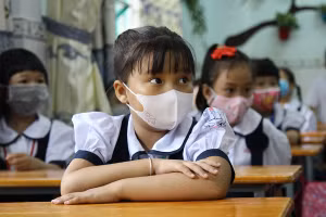 Học sinh tại quận Gò Vấp trong ngày tựu trường năm học 2020-2021. Ảnh minh hoạ T.Anh 