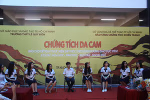 Học sinh Trường THPT Lê Quý Đôn trong buổi báo cáo thực hiện dự án dạy học theo định hướng giáo dục STEM. Ảnh minh hoạ 