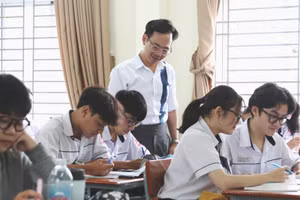 Học sinh lớp 12 AT.1 Trường THPT Gia Định trong giờ Sinh học. Ảnh minh hoạ 