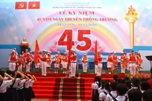 Lễ kỷ niệm diễn ra trang trọng trong sáng 8/1