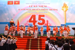 Lễ kỷ niệm diễn ra trang trọng trong sáng 8/1