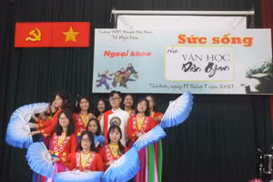 Một tiết mục văn nghệ trong chương trình ngoại khoá "Sức sống của văn học dân gian"