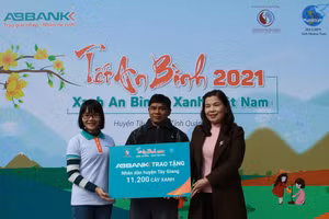 Trao tặng 11.200 cây xanh cho người dân ở huyện Tây Giang, tỉnh Quảng Nam