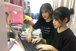 Học sinh TP.HCM học online trong năm học 2020-2021. Ảnh minh họa 