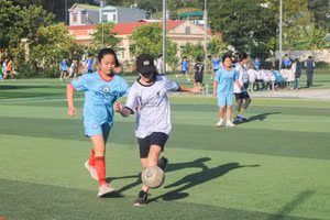 Sau 4 mùa “Giải Bóng đá truyền thống tranh cup Lương Thế Vinh” đã thúc đẩy phong trào bóng đá trong nhà trường phát triển mạnh mẽ. Ảnh: NTCC