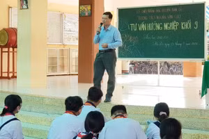 Nhiều trường THCS đã tổ chức chương trình tư vấn - hướng nghiệp cho học sinh từ lớp 9. Ảnh: INT