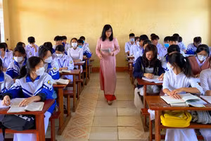 Nhà giáo Phạm Thị Tâm trong một giờ lên lớp tại Trường THPT Hoằng Hóa 3. 