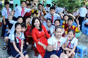 Cô trò Trường Tiểu học Núi Thành (quận Hải Châu, TP Đà Nẵng).