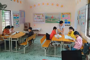 Một tiết học của lớp ghép ở điểm trường Bản Tăn - Trường Tiểu học Minh Khai (huyện Bình Gia, tỉnh Lạng Sơn). Ảnh: NTCC