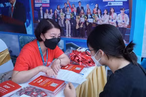 Thí sinh tham dự Ngày hội tư vấn tuyển sinh, hướng nghiệp năm 2022. Ảnh: TG