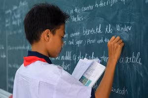 Nguyễn Thanh Bình luôn nỗ lực học tập. 