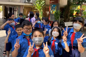 Học sinh Trường Tiểu học Hoà Bình hào hứng học tập môn Lịch sử thông qua hoạt động ngoại khóa.