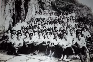 Các thao giảng viên tại hội nghị Văn toàn quốc / Đà Nẵng.