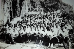 Các thao giảng viên tại hội nghị Văn toàn quốc / Đà Nẵng.