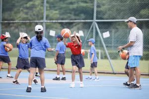 Giáo dục thể chất không chỉ đơn thuần là chạy quanh sân trường hoặc đá bóng. Ảnh: Owis