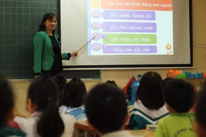 Giờ học ứng dụng CNTT tại Trưởng Tiểu học Kim Chung (Đông Anh, Hà Nội).