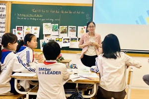 Cô trò Trường THCS Ban Mai (Hà Đông, Hà Nội) trong giờ học.