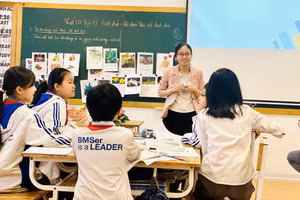 Cô trò Trường THCS Ban Mai (Hà Đông, Hà Nội) trong giờ học.