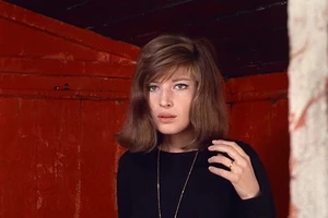 Monica Vitti trong phim “Sa mạc đỏ”. Ảnh: Twitter.com 