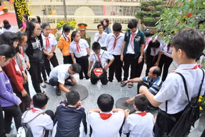 Học sinh quận Ninh Kiều (TP Cần Thơ) trong giờ trải nghiệm tại Bảo tàng thành phố.