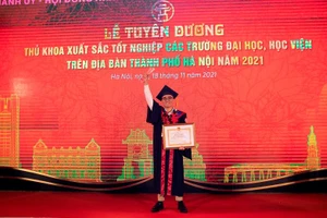 Phạm Đình Dương, thủ khoa kép Trường Đại học Bách khoa Hà Nội năm 2021. Ảnh: NVCC