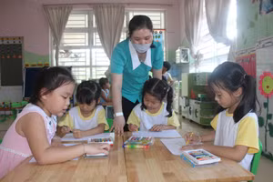 Học sinh Trường Mầm non Lê Ki Ma (huyện Đất Đỏ, tỉnh Bà Rịa – Vũng Tàu) trong một tiết học. Ảnh: INT