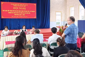 Trường Tiểu học Bắc Lệnh (TP Lào Cai, Lào Cai) đối thoại với cha mẹ học sinh đầu năm học mới. Ảnh: NTCC