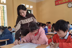 Giờ học của học sinh lớp 7A, Trường THCS Trung Hạ, huyện Quan Sơn (Thanh Hóa). 