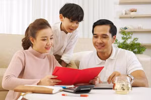 Buông tay để con tự lập, không phải là bỏ mặc. Ảnh minh họa.