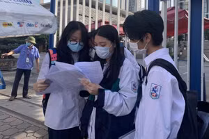 Học sinh Hà Nội tham dự cuộc thi vào trường chuyên năm học 2022 - 2023. Ảnh: INT