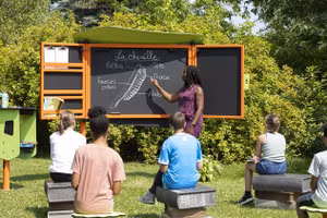 Một lớp học ngoài trời tại Pháp.