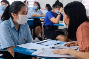 Học sinh Singapore thảo luận về vấn đề sức khỏe tâm thần trong lớp học.