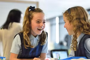 Trẻ em Đan Mạch được học miễn phí đến năm 16 tuổi.