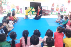 Cô Trần Thị Hiền Hòa trong giờ lên lớp. Ảnh: NVCC