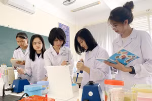 Sinh viên Trường ĐH Sư phạm (ĐH Huế).