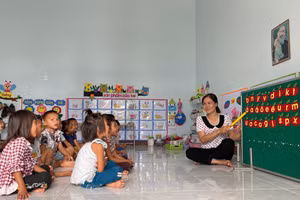 Cô Nguyễn Thị Oanh luôn cố gắng trau dồi kinh nghiệm, hoàn thành mọi nhiệm vụ được giao.