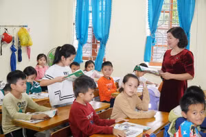 Cô trò Trường Tiểu học thị trấn Thanh Chương (huyện Thanh Chương).