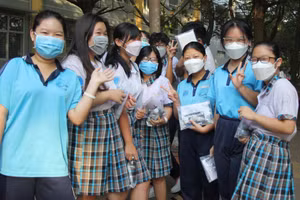 Học sinh tại TPHCM dự kỳ thi vào lớp 10 năm 2022.