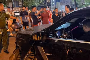 Hiện trường vụ tai nạn liên hoàn tại Hà Nội tối 7/9.