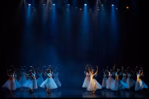 Vở vũ kịch ballet Giselle trở lại với khán giả TPHCM trong hai đêm 21-22/10 tại Nhà hát Thành phố.