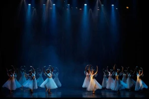 Vở vũ kịch ballet Giselle trở lại với khán giả TPHCM trong hai đêm 21-22/10 tại Nhà hát Thành phố.