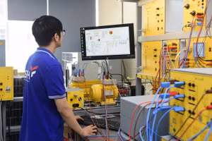 Sinh viên Trường ĐH Khoa học và Công nghệ Hà Nội.